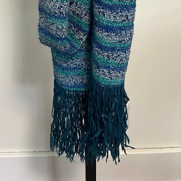 Hand-crocheted scarf in dreamy blues - Picture 1 of 3